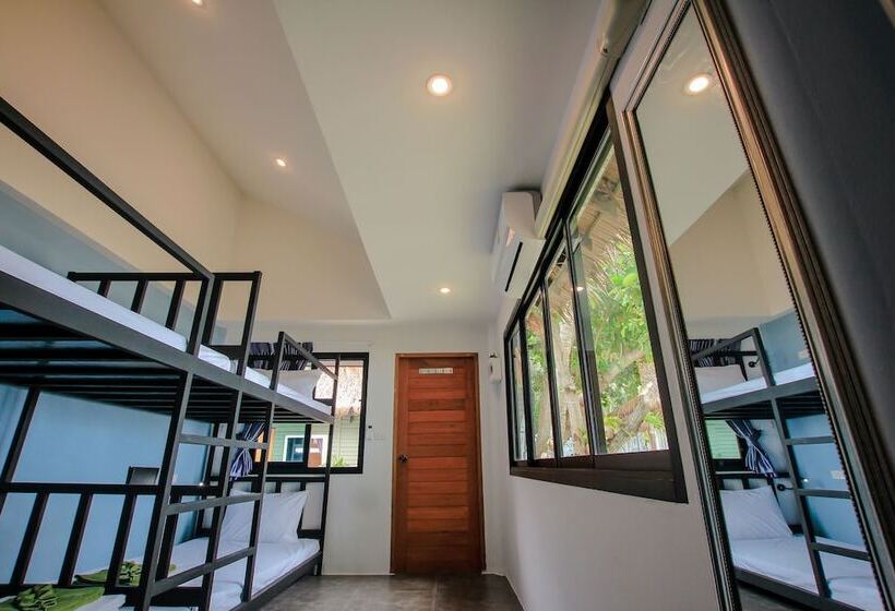 Bandon Beach Bar & Hostel   Adults Only