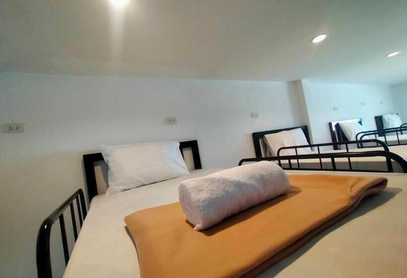 Popeyes Hostel Patong