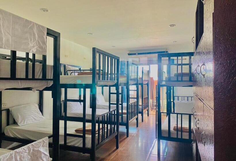 Popeyes Hostel Patong