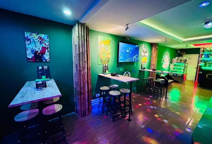 Popeyes Hostel Patong