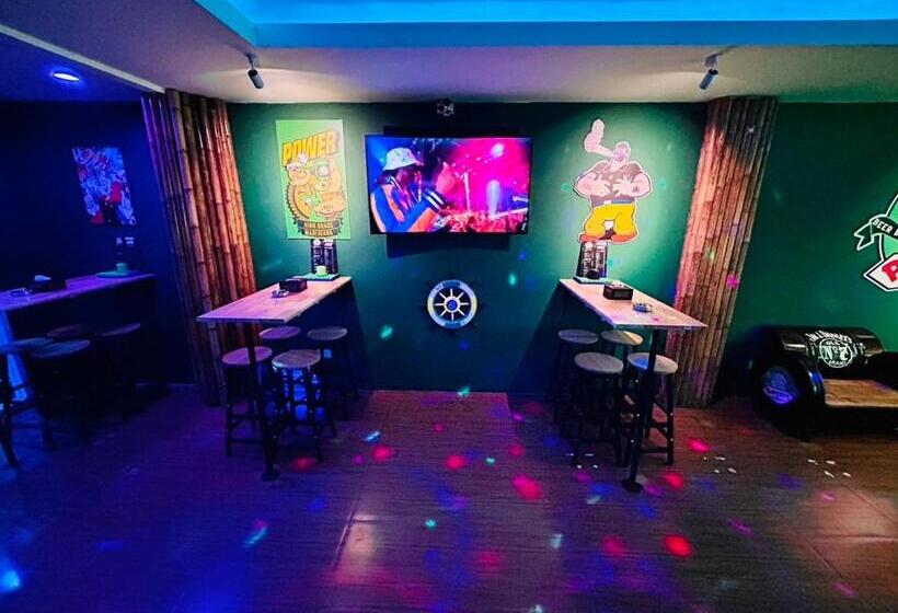 Popeyes Hostel Patong