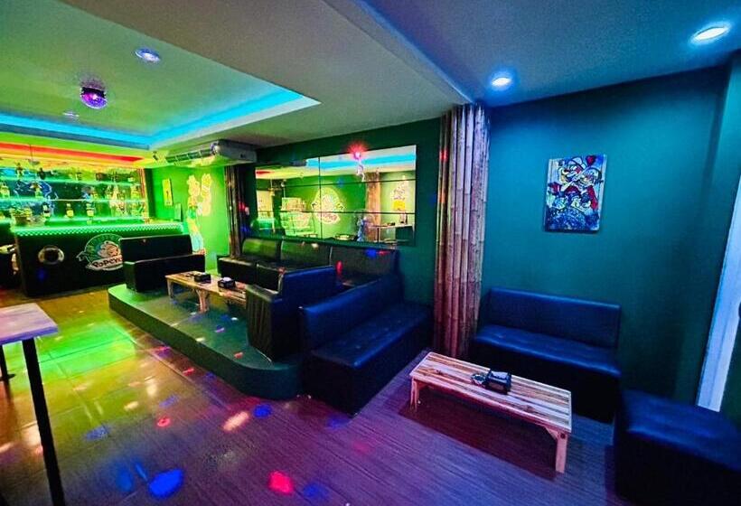 Popeyes Hostel Patong