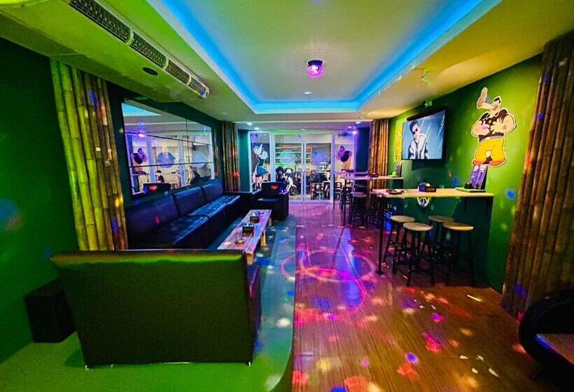 Popeyes Hostel Patong