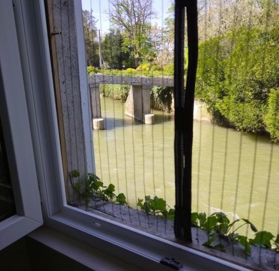 ベッドアンドブレックファースト Au Fil De L'eau