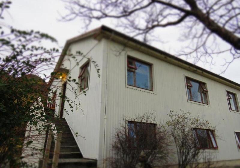 تختخواب و صبحانه Guesthouse Kalfafellsstadur