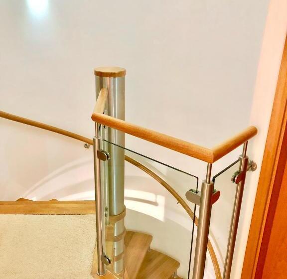 تختخواب و صبحانه Laurels