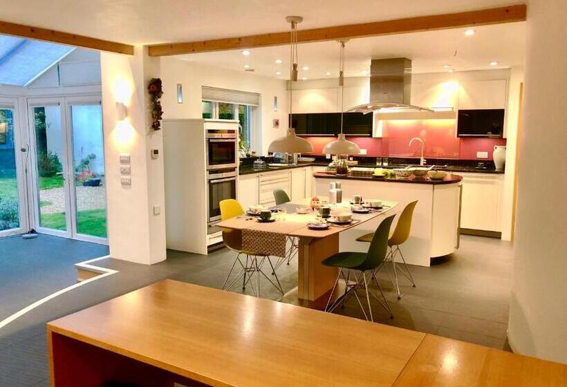 تختخواب و صبحانه Laurels