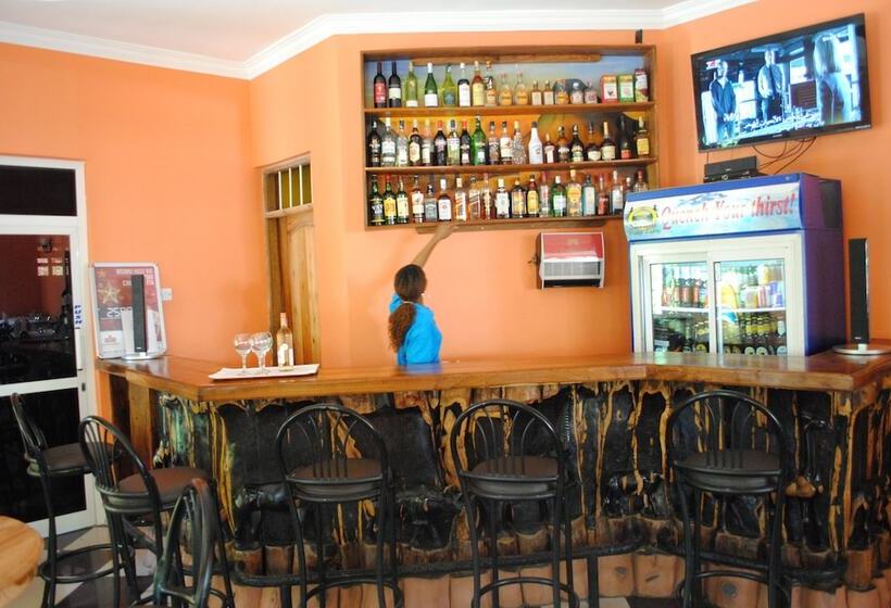 تختخواب و صبحانه Saruni River Lodge