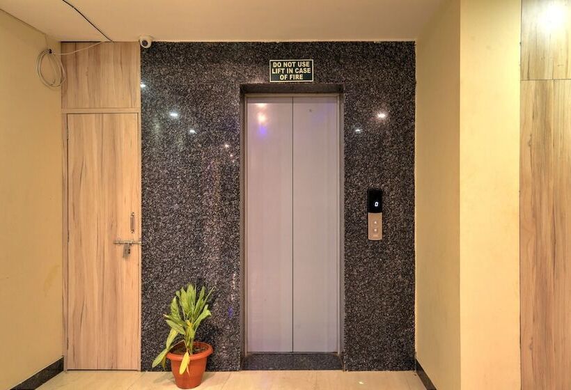 Capital O 16970 Hotel Mahal