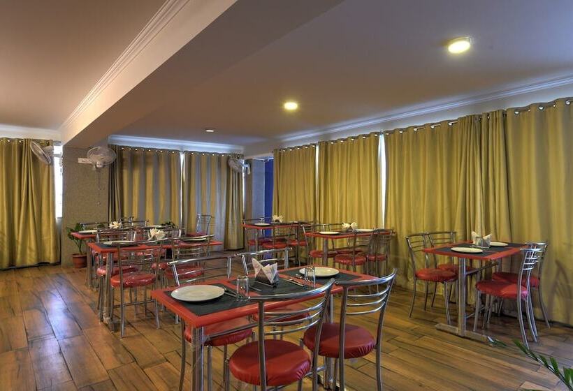 Capital O 16970 Hotel Mahal