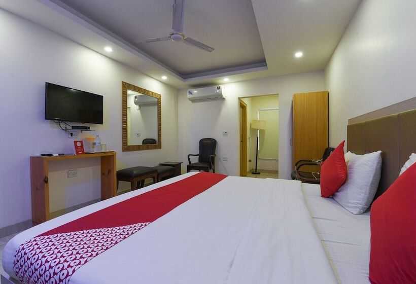 Capital O 16970 Hotel Mahal