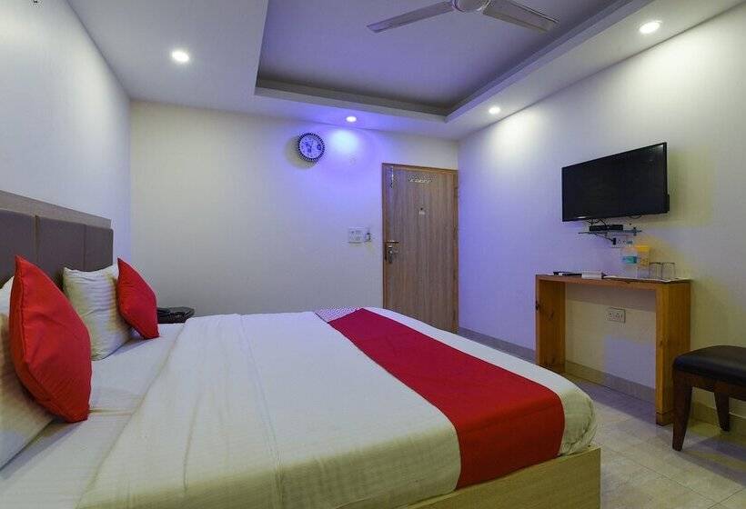 Capital O 16970 Hotel Mahal