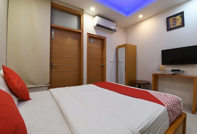 Capital O 16970 Hotel Mahal