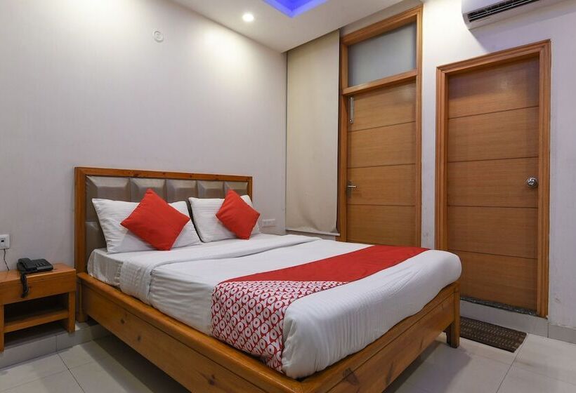 Capital O 16970 Hotel Mahal