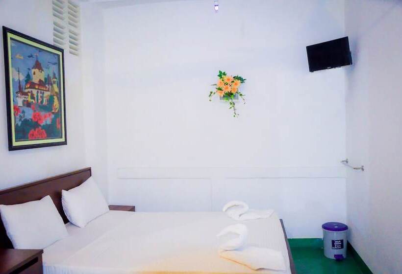 בית מלון כפרי Cinnamon Airport Residencies