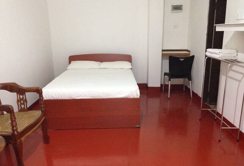 בית מלון כפרי Cinnamon Airport Residencies