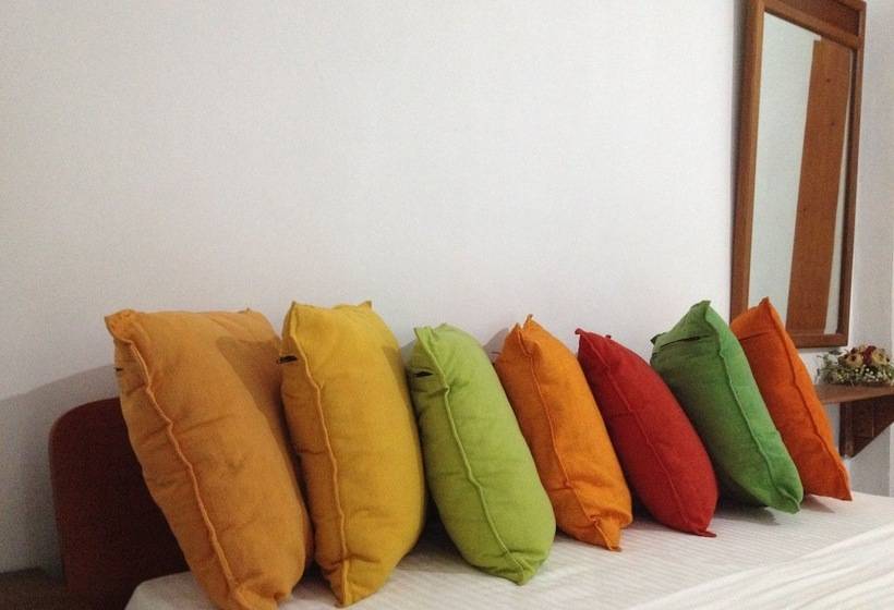 בית מלון כפרי Cinnamon Airport Residencies