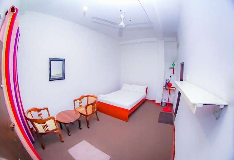 בית מלון כפרי Cinnamon Airport Residencies