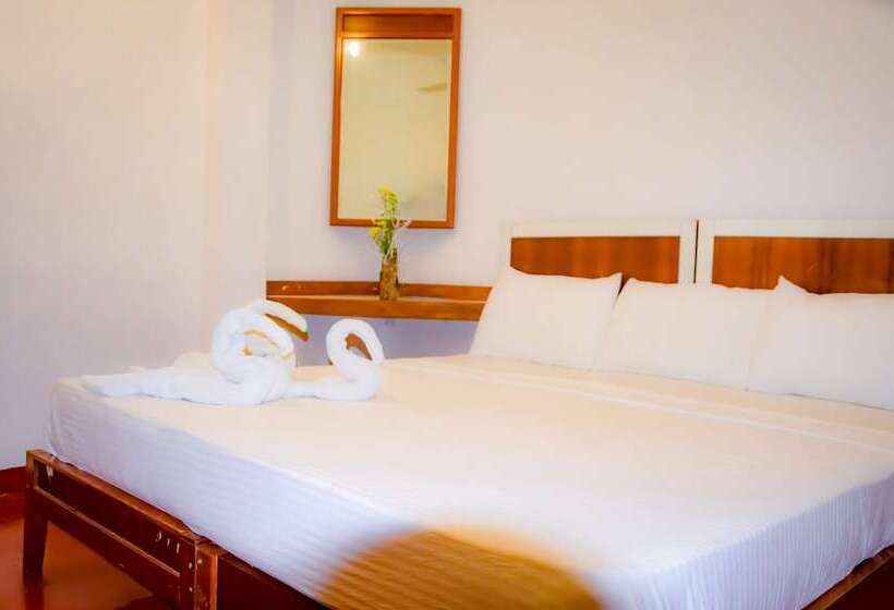 בית מלון כפרי Cinnamon Airport Residencies