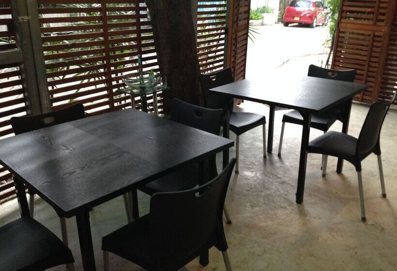 בית מלון כפרי Cinnamon Airport Residencies