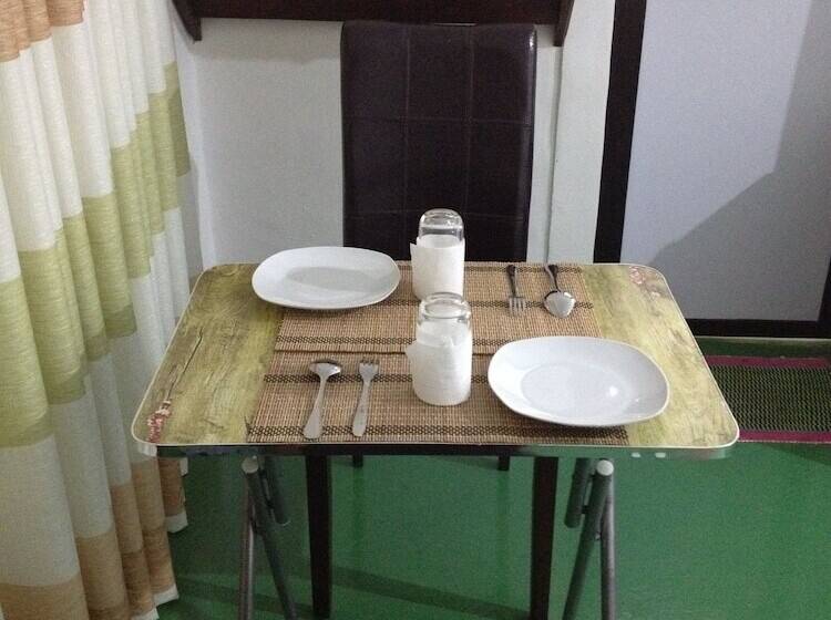 בית מלון כפרי Cinnamon Airport Residencies