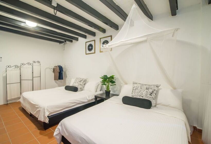 בית מלון כפרי Garden Of Eden Houses