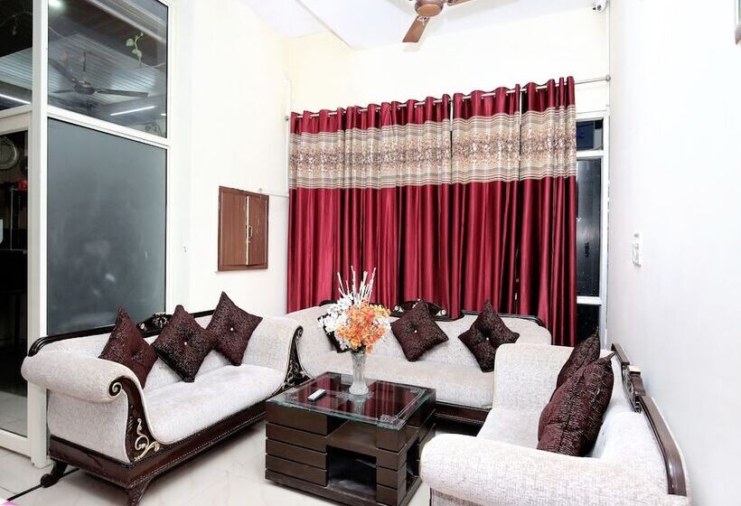 Отель Gaurav Residency By Oyo