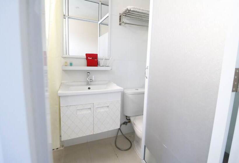 Отель Reddoorz Plus @ Tanjung Uncang Batam