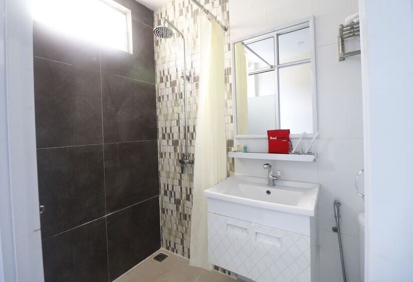 Отель Reddoorz Plus @ Tanjung Uncang Batam