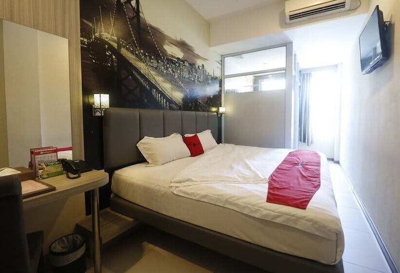 Отель Reddoorz Plus @ Tanjung Uncang Batam