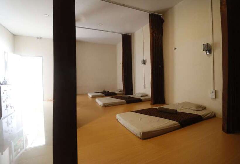 Отель Reddoorz Plus @ Tanjung Uncang Batam