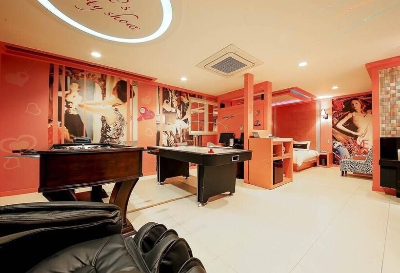 בית מלון כפרי Show