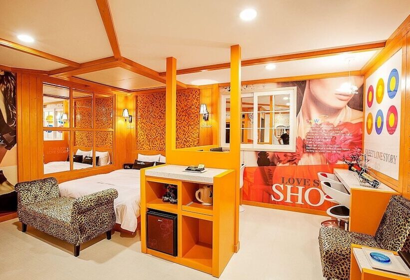 בית מלון כפרי Show