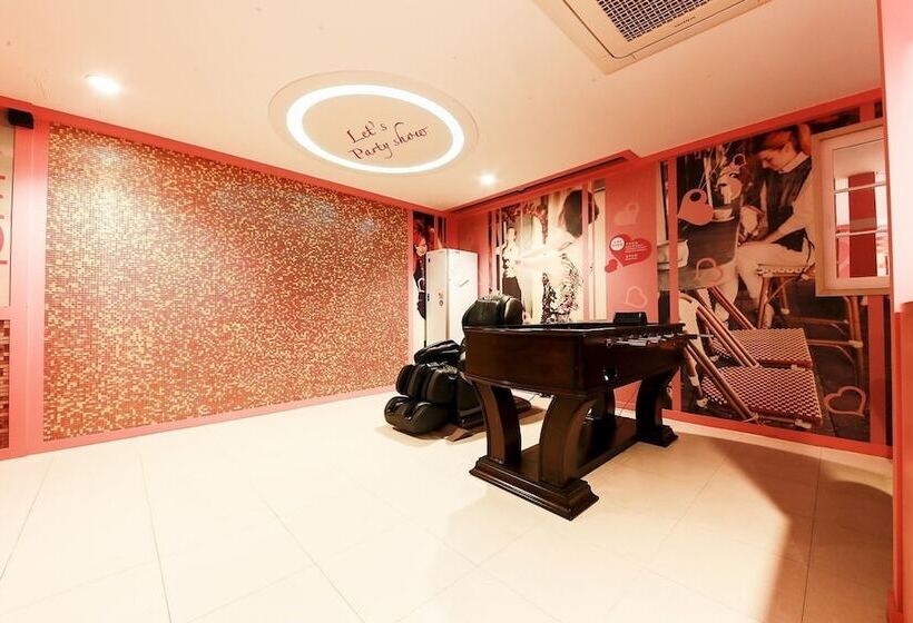 בית מלון כפרי Show