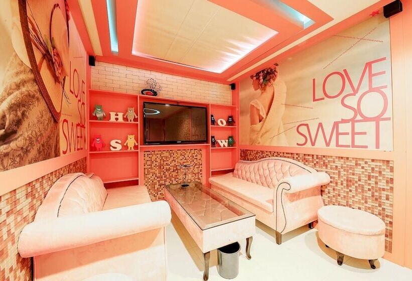 בית מלון כפרי Show