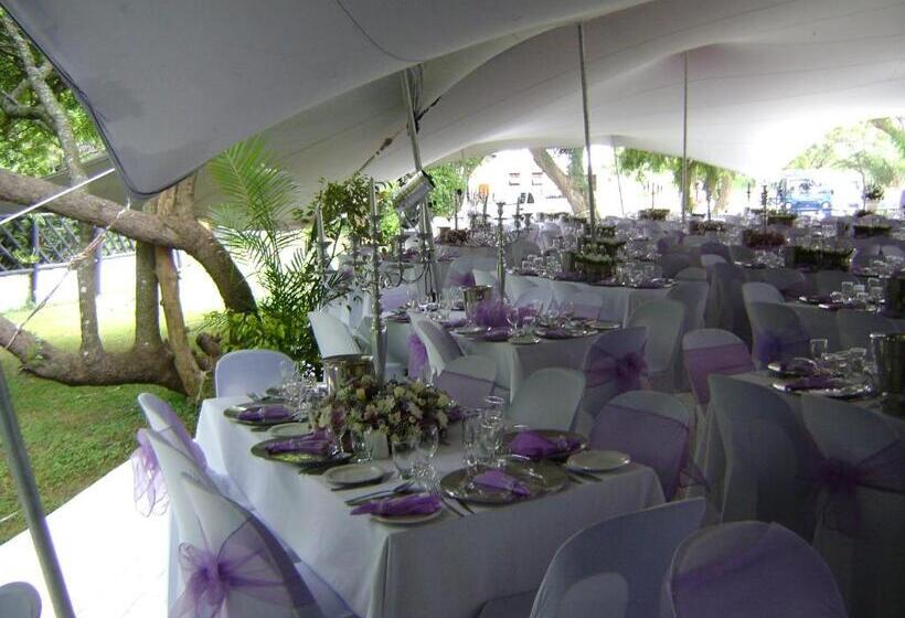 Lalapanzi Hotel & Conference Centre