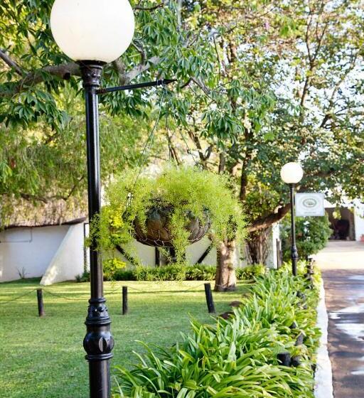 Lalapanzi Hotel & Conference Centre