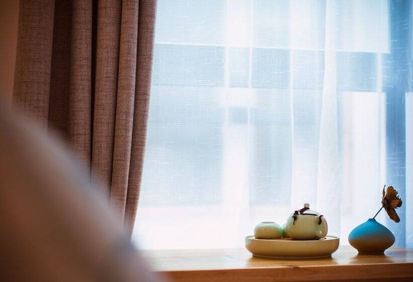 Listening To The Rain Hall Inn