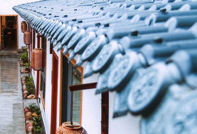 Listening To The Rain Hall Inn