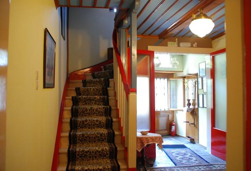 بنسيون Artemi's Guesthouse