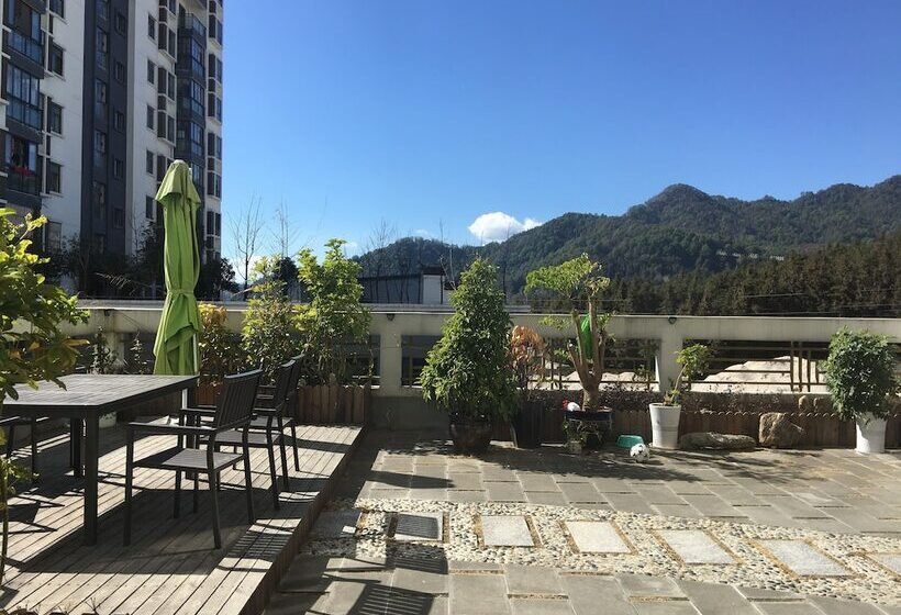 پانسیون Tengchong Two Suite Guesthouse