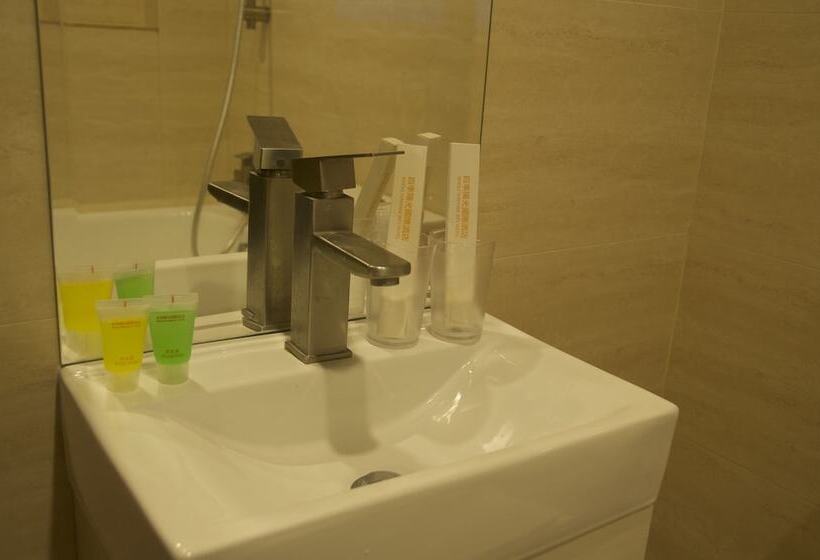 پانسیون Whole Sunshine International