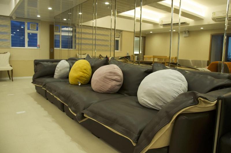 پانسیون Whole Sunshine International