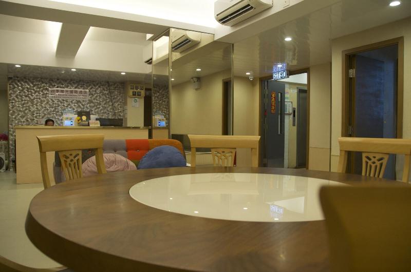 پانسیون Whole Sunshine International