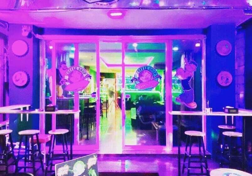 Popeyes Hostel Patong