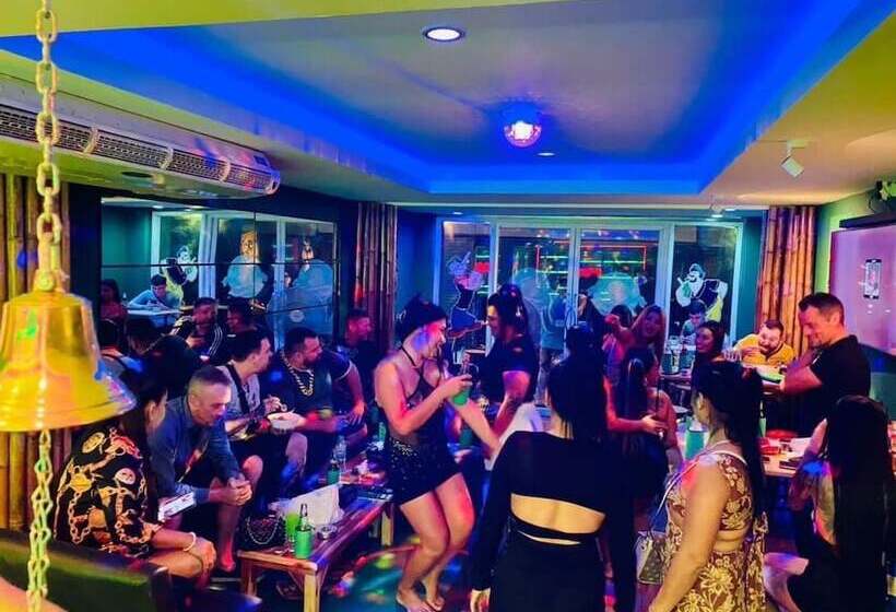 Popeyes Hostel Patong