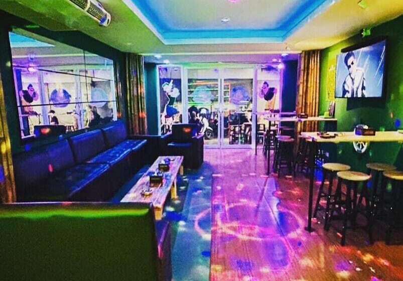 Popeyes Hostel Patong