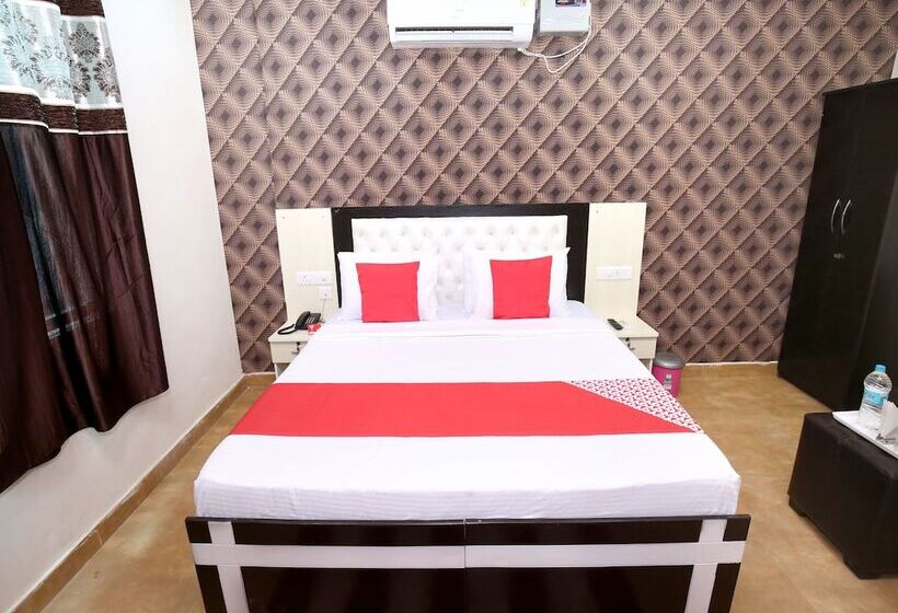 The Sitara Hotel By Oyo Rooms