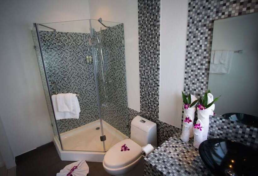 Blissful Tropical Stay At Sealavie Villa