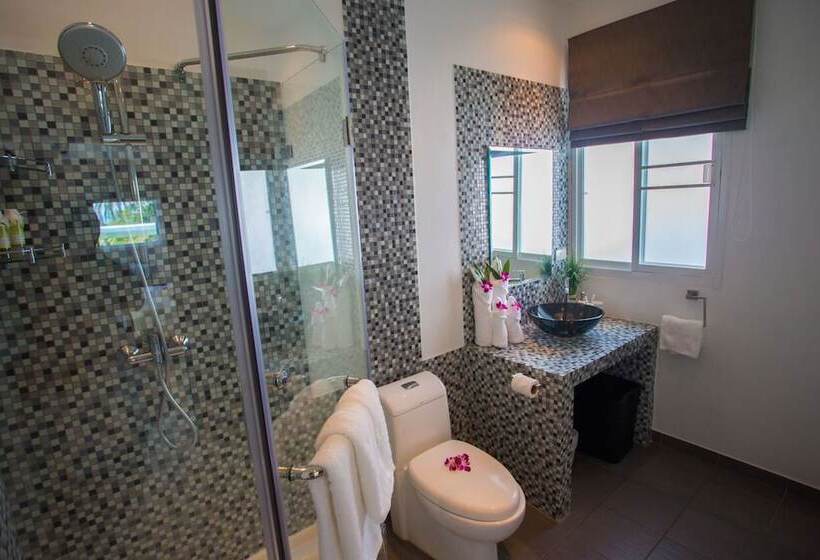 Blissful Tropical Stay At Sealavie Villa